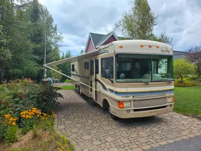 Nous passons au suivant , VR CLASSE A de 35pieds avec 1 extension et couchant 6 personnes est mainte...