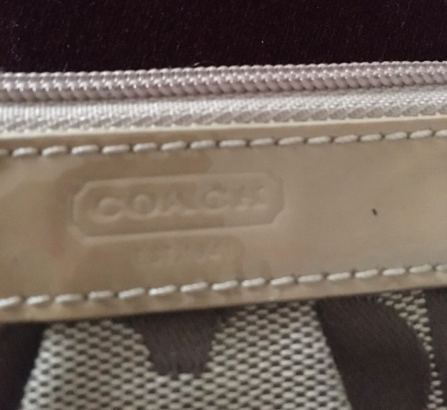 Coach wristlet wallet 100% authentic   in Women's - Bags & Wallets in London - Image 3