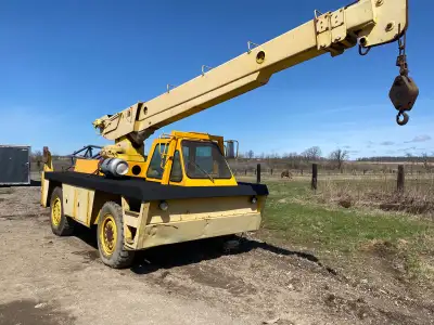 8 ton Broderson crane RTR-70-1B -runs on propane (can be converted to gasoline-propane allows for in...