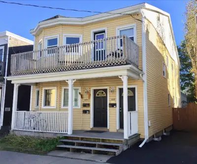 July & August 4 bedrooms apartment, clean and quiet, central
