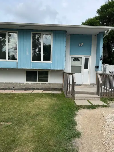 5 Bedrooms House for Rent in Westdale Charleswood