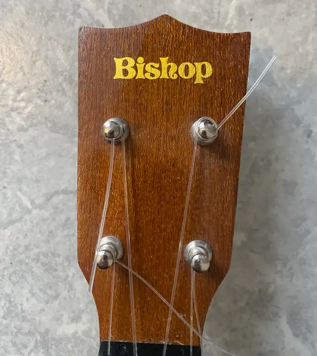 vintage Japanese Bishop ukulele model 11-100. in Other in Markham / York Region - Image 3