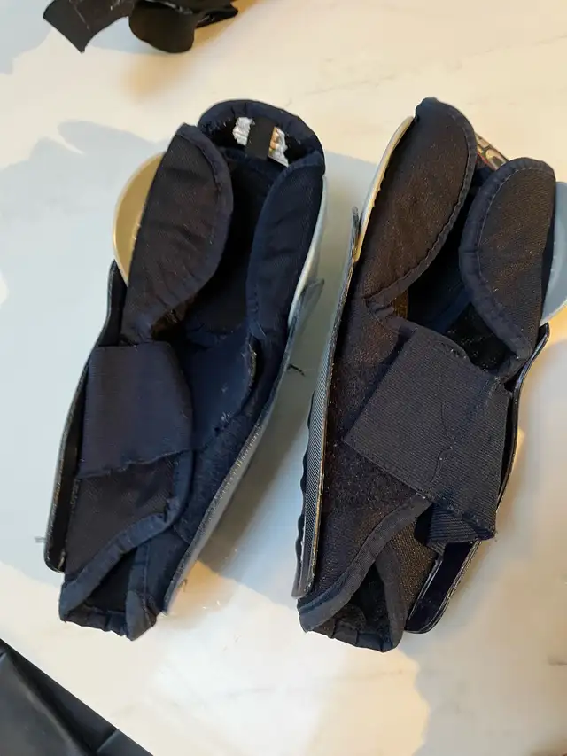 Hockey kids shoulder pads (Y Small) and shin pads (10”) in Hockey in Calgary - Image 5