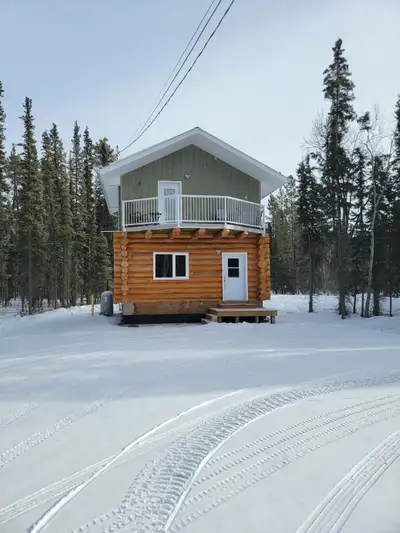 Experience peaceful Yukon living just 15–20 minutes from downtown Whitehorse. Located along Hot Spri...