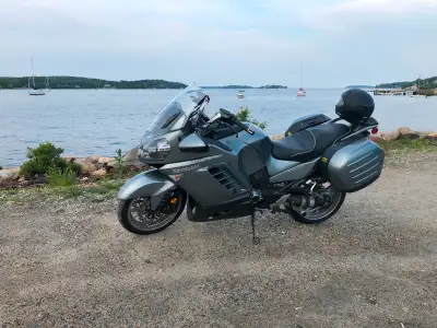 Selling 2008 concours 14 29 000 km New Pirelli angel GT A spec tires last year$800 Inspected last fa...