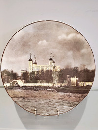 VINTAGE ROYAL DOULTON COLLECTOR PLATE TC 1030 - TOWER OF LONDON.