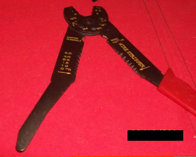 WIRE STRIPPER & WIRE CUTTER, BLACK & 1 ORANGE HANDLE in Other in Winnipeg - Image 5