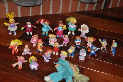 25 mini figures. Very rare as a set. made in1984. Mixed three different sets.Very good condition. Ad...
