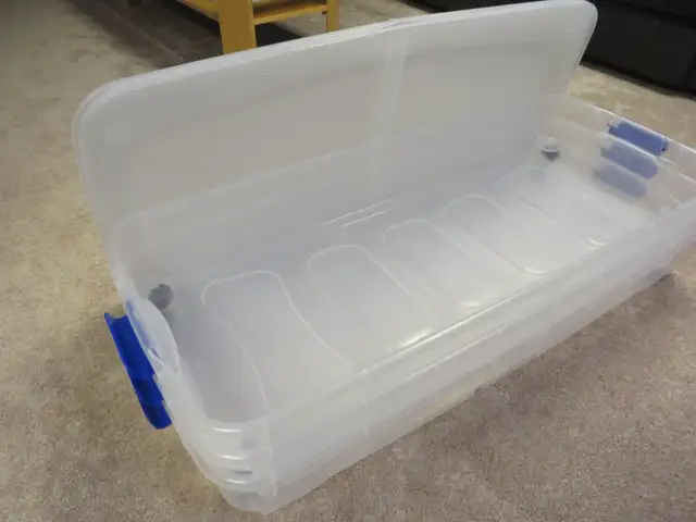3 LARGE CLEAR STORAGE CONTAINERS476837416545167362