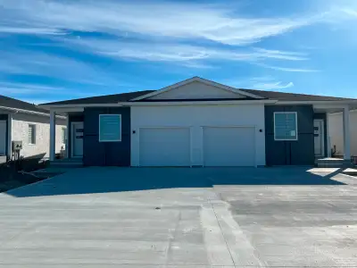 Spacious 3- Bedroom Apartment With Garage For Rent