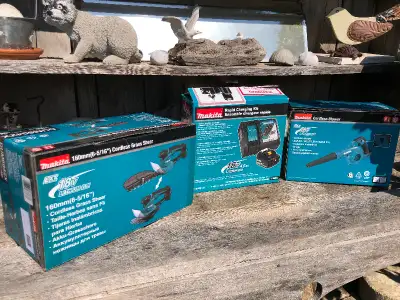 New Makita 18V LXT Cordless Hedge Trimmer w Grass Shear Attmt, B, View more