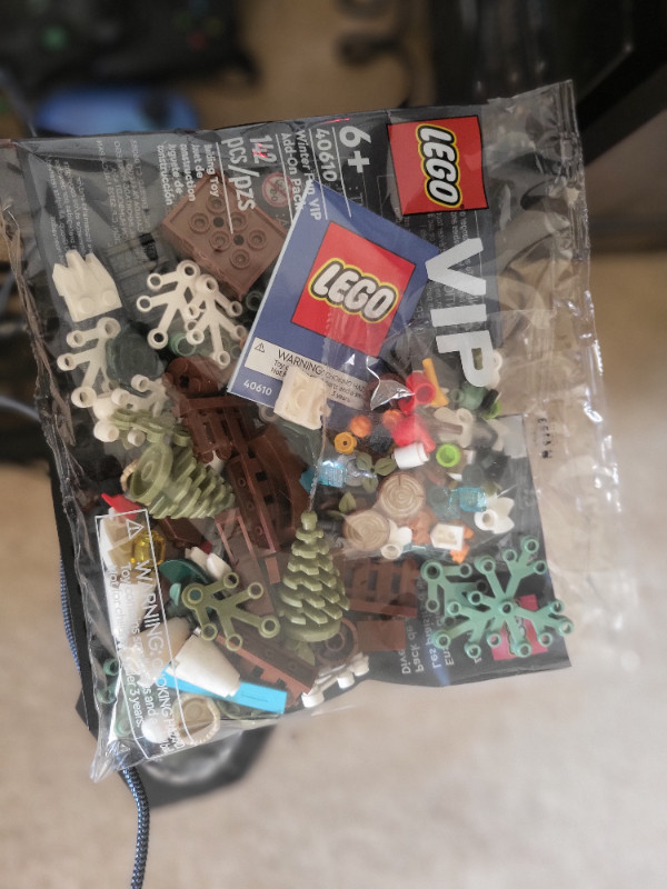 Lego set 40610 Winter VIP in Toys & Games in Guelph