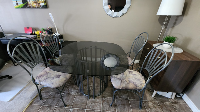 Dining set in Dining Tables & Sets in Oakville / Halton Region - Image 2