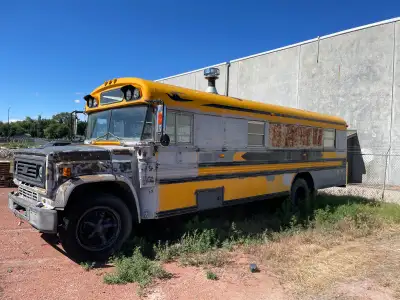 Read add fully 1986 Chevy c60 sckoolie 8.2 Detroit Mechanical Diesel around 215000 KLMS can run Reg...