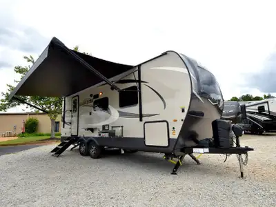 roulotte marque Rockwood modèle 2511s mini lite 25 pi 10 po année 2022 très propre non fumeur Idéal...