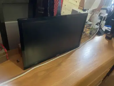 Je vends un écran d'ordinateur ACL Acer23pouce avec une connectivité VGA, parfait pour un usage quot...