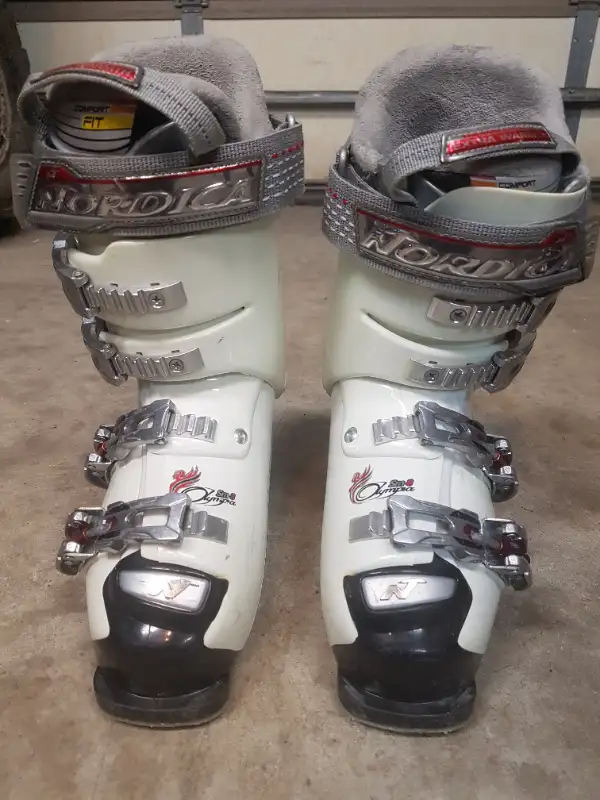 Nordica Olympia Ski Boots Size 6 in Ski in Cranbrook - Image 3