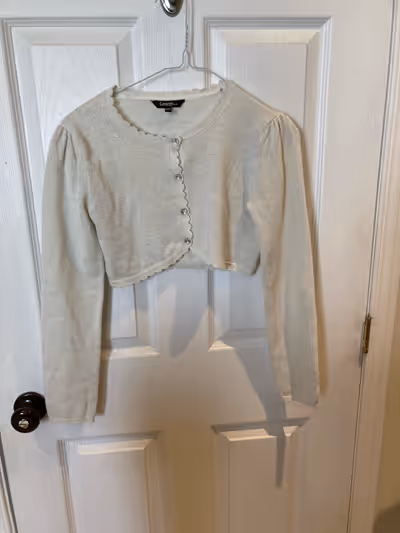 De beaux morceaux pour le temps des fêtes Veste boléro blanc:10-12 ans Chandail noir/gris:14 ans Rob...