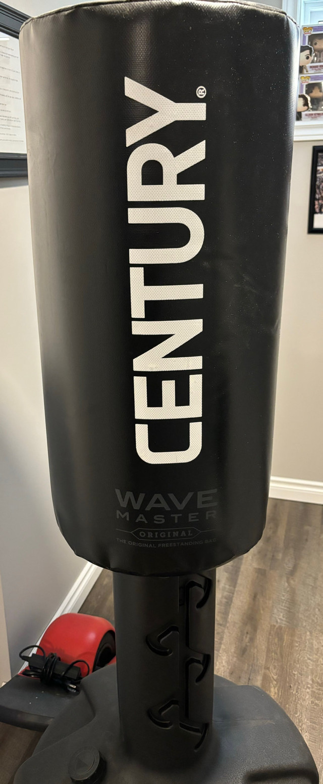 Wave master punching bag in Exercise Equipment in Regina - Image 2