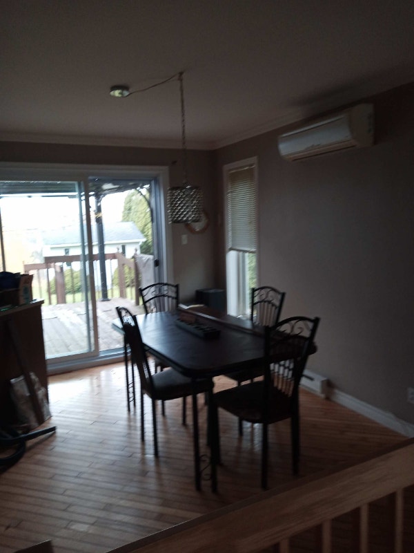 ensemble de cuisine table avec 4 chaises en bois Mobilier de salle à manger et cuisine