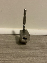 Locking trailer hitch pin