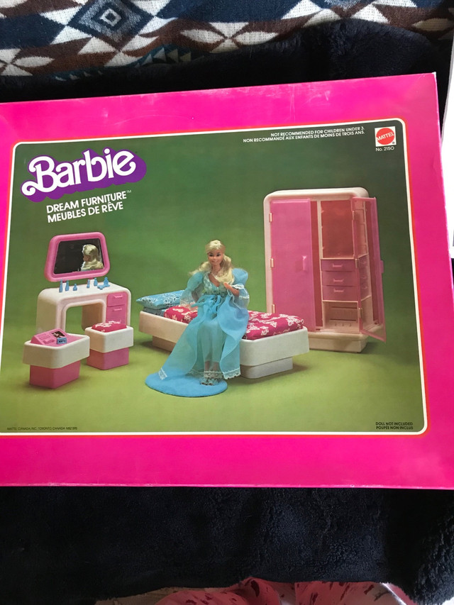 1977 Barbie Dream House Furniture with box  in Arts & Collectibles in Ottawa