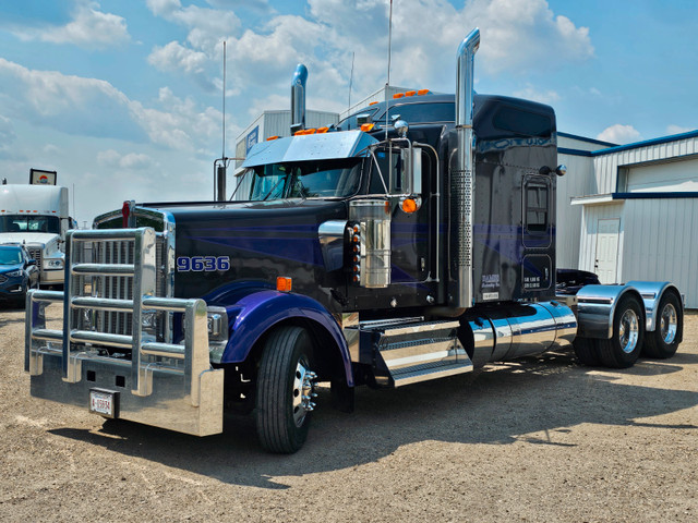 2023 KENWORTH W900L STUDIO SLEEPER in Heavy Trucks in Red Deer - Image 3