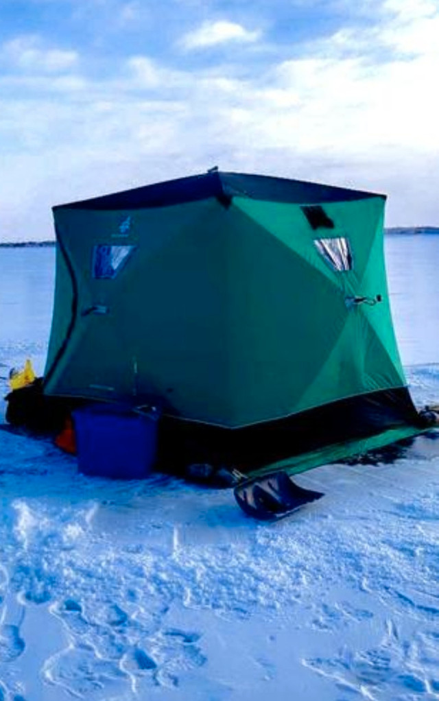 Woods ice fishing shack 4 man in Fishing, Camping & Outdoors in Medicine Hat - Image 2