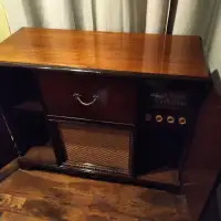 Antique Viking (Eatons) Tube Radio and Phonograph Console