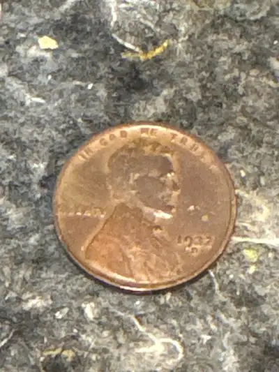 I'm offering a 1932 D USA Lincoln Penny, which is a collectible coin. Considering its age and the we...