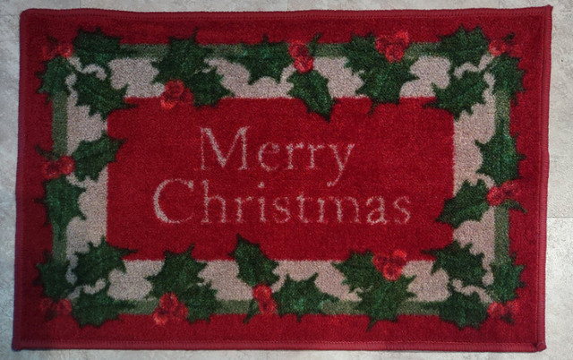 Like-new --- Clean Christmas Inside Door Mat -- Yorkton, SK in Holiday, Event & Seasonal in Regina