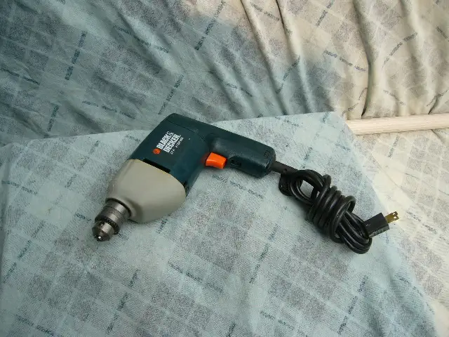 Black & Decker Electric Drill 3/8". Very clean. Green/Beige.