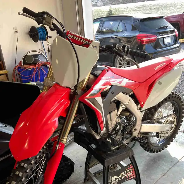 2020 crf 450 low hours in Dirt Bikes & Motocross in Belleville - Image 2