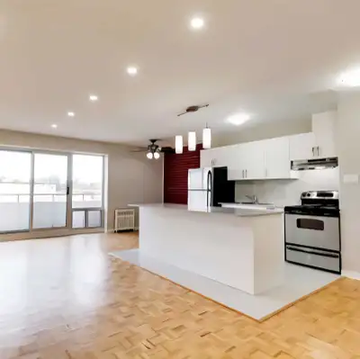 ROOM FOR RENT - $800/MONTH Fully Furnished apartment *One Spacious, clean, quiet and well-maintained...