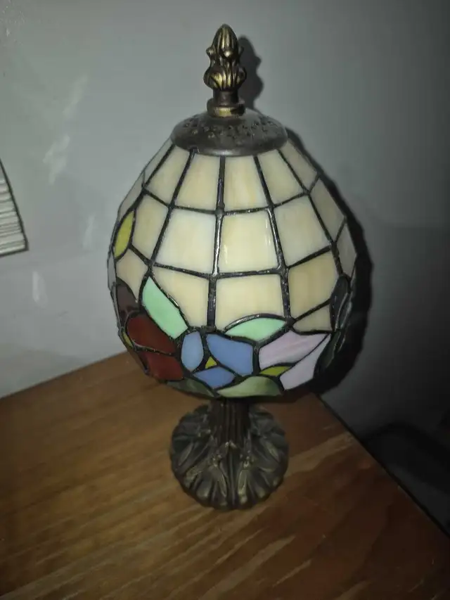 Lampe Tiffany in Indoor Lighting & Fans in Laval / North Shore - Image 6