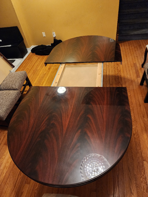 Italian Dining Table For Sale $250 in Dining Tables & Sets in Markham / York Region - Image 2