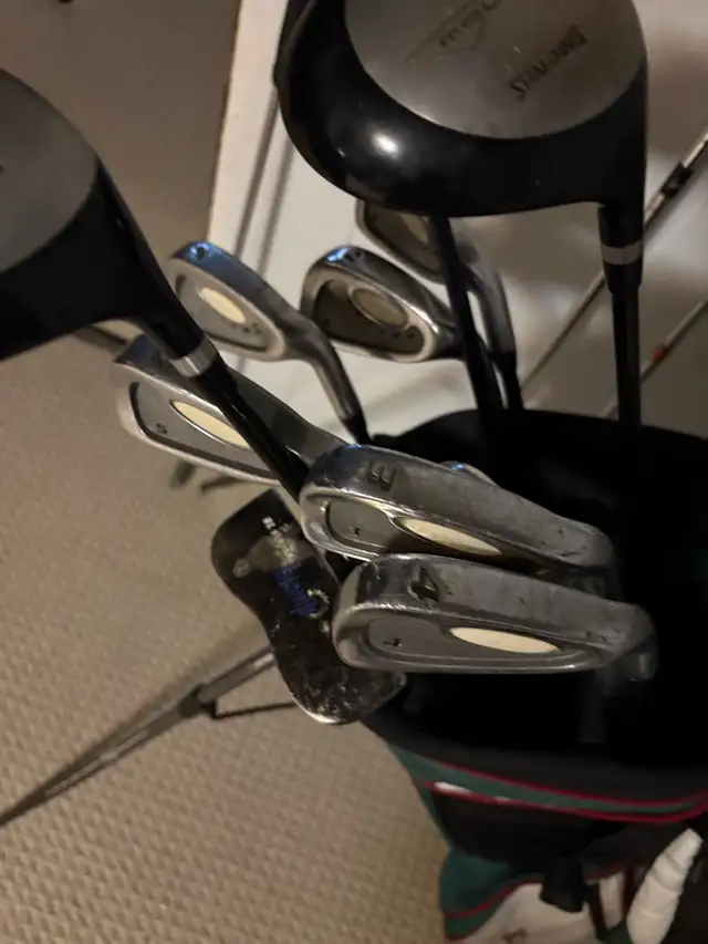 women’s right handed golf clubs and bag in Golf in Guelph - Image 3