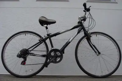 NORCO OLYMPIA 2011 Vélo Hybride 700x35 21-vitesses - TRES BEAU FOR ENGLISH DESCRIPTION PLEASE SCROLL...