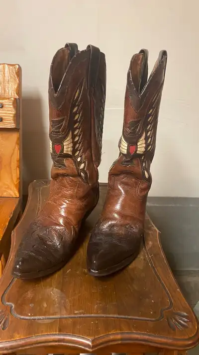 Bottes de cow-boy/ Cowboy boots 8 et 7,5, View more