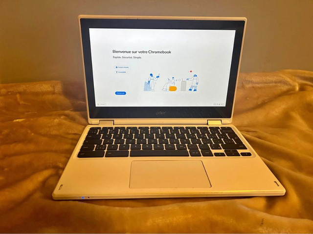 Acer Chromebook 11.6” HD Touch/Flip Screen & Charger in Laptops in Edmonton