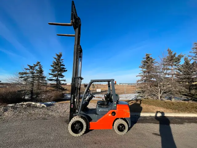 Toyota 8FGU30 6000 lb - 2020 Warehouse Forklift Gas LPG *LOW HRS in Other in Saskatoon - Image 3