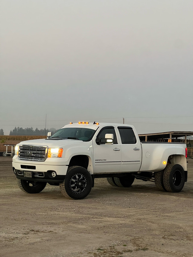 2008 GMC Sierra 3500HD Denali Clone – Duramax 4x4 Dually in Cars & Trucks in London - Image 2