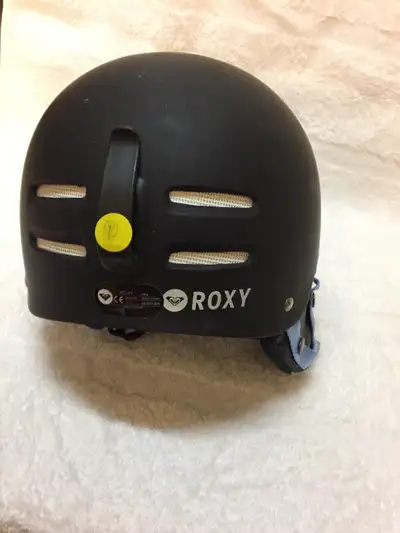 UN ROXY POUR FEMME XS 54 CM. 90$ GIRO LAUCH GRANDEUR : 52 À 55.5 CM. 50$ (AJUSTABLE ) 60$ SALOMON SM...