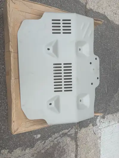 Aluminum Skid OE TRD Style. Never fitted on my FJ Cruiser. I had an 08 FJ and the shop told me this...