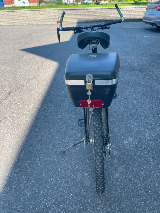 Vélo hybride roues 26 pouces avec coffre in Cruiser, Commuter & Hybrid in City of Montréal - Image 3