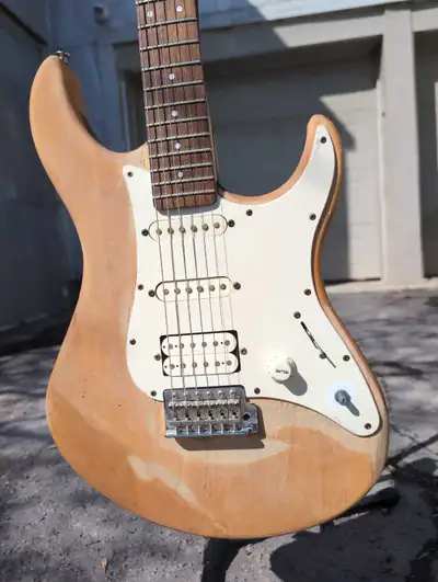 Guitare électrique pour débutants / Beginner electric guitar, View more