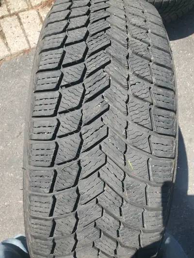 ❄️ MICHELIN X-ICE SNOW Winter Tires on Rims – Like-New Condition ❄️ Size: 235/65R17 108T XL (typical...