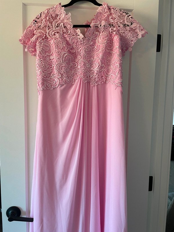 Candy Pink Women's Formal Gown dans Femmes - Robes et jupes  à Saskatoon