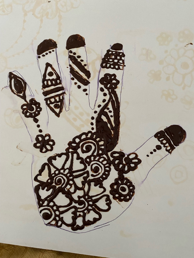 Henna putting  in Artists & Musicians in Mississauga / Peel Region