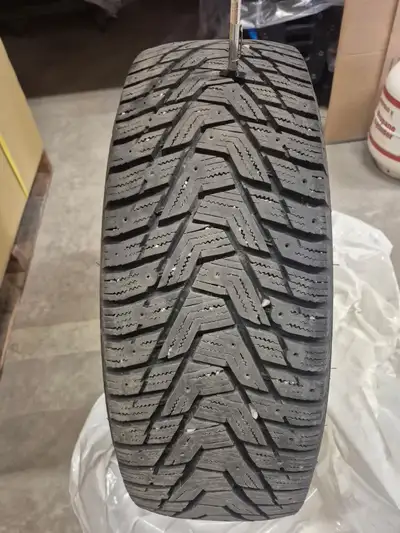 4 pneus hiver Hankook Ipeak 12/32 Excellente condition